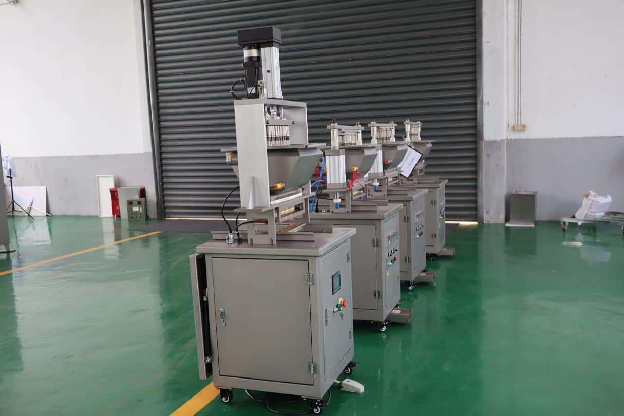 QH-20 small Candy Deposit: Cylinder/Servo; Cavity PCS: ±20; 50x50x150 Size(cm) 2 IMG_2583